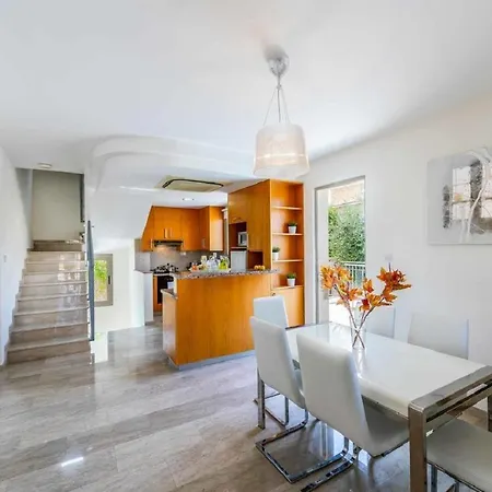 Veronica - 4 Bedroom Beach With Private Pool Polis