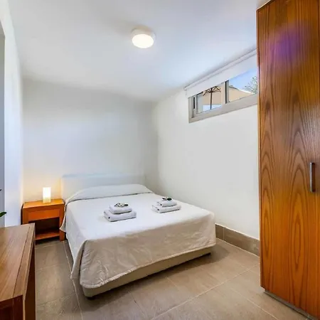 Veronica - 4 Bedroom Beach With Private Pool Villa *