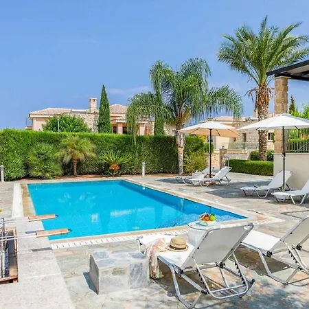 Villa Veronica - 4 Bedroom Beach With Private Pool